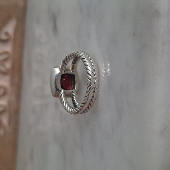 Authentic David Yurman Petite Albion Garnet ring - Picture 4 of 16